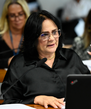 Senadora Damares Alves relança biografia